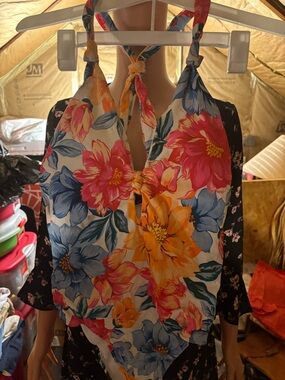 Floral Women's One Piece Swimsuit Multicolor Size 8-10